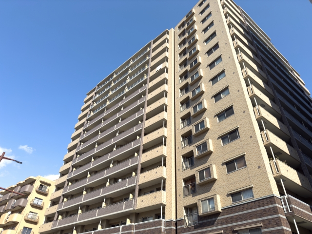 新しいマンションの外観